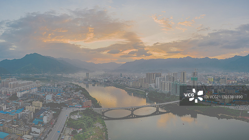 航拍贺州昭平县城全景及桂江图片素材