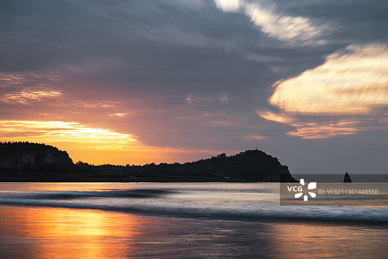 石老人海水浴场的日出时刻图片素材