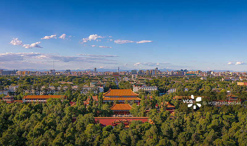 白昼北京市景山公园全景寿皇殿中国历史文化宫殿旅游目的地图片素材