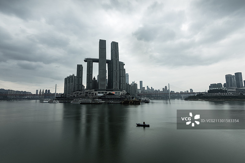 清晨时分远望重庆朝天门莱福仕广场建筑群图片素材