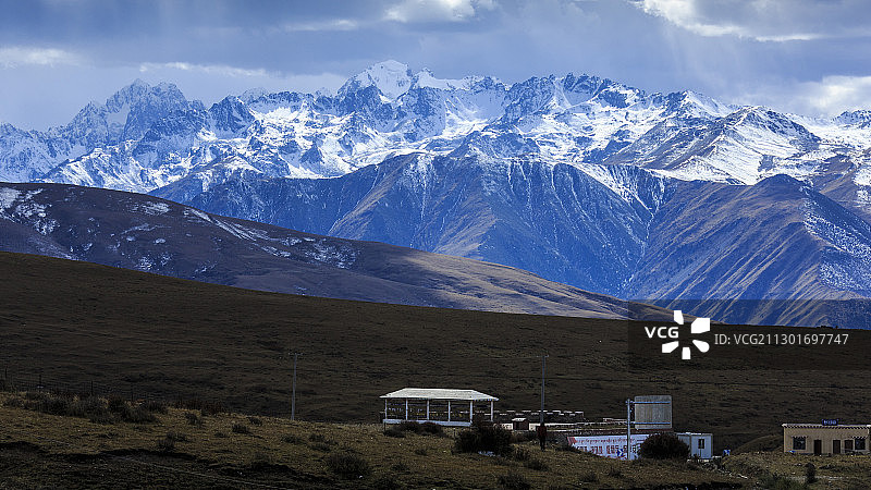业拉山雪峰(八宿县)图片素材