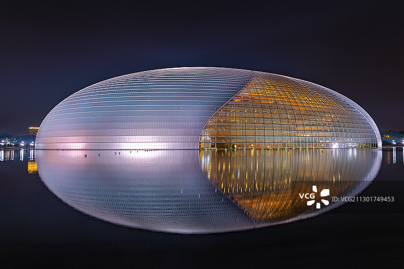 夜景灯光北京都市风光国家大剧院著名景点戏剧院展览汽车广告背景图片素材