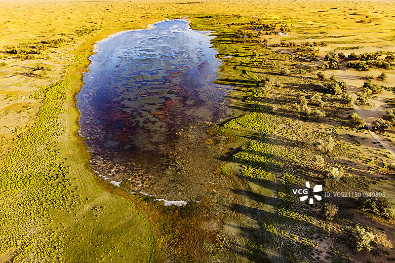 腾格里沙漠 天鹅湖图片素材