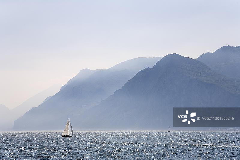 帆船，加尔达湖，意大利，欧洲图片素材