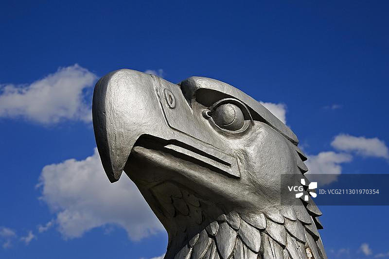 德国柏林滕珀尔霍夫机场前的鹰头图片素材