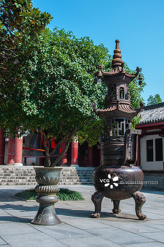 湖北武汉归元禅寺铁鼎图片素材