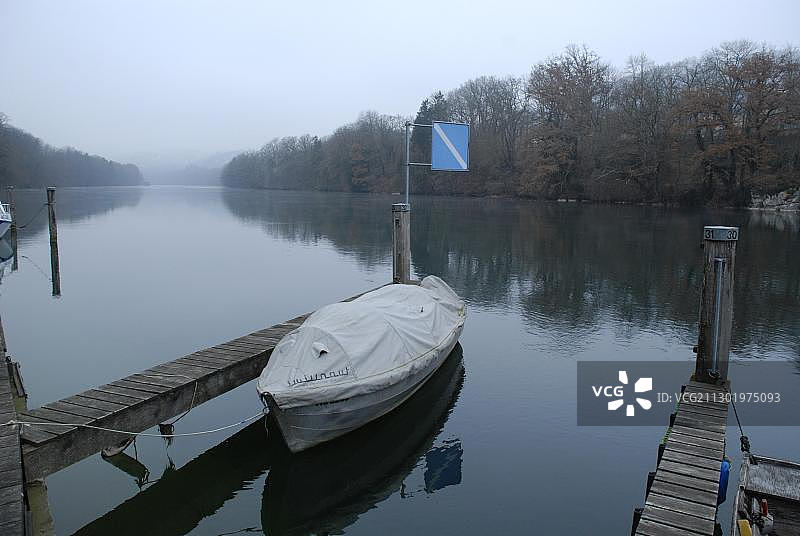 冬季莱茵河畔凯撒斯图尔阿尔高瑞士风光图片素材