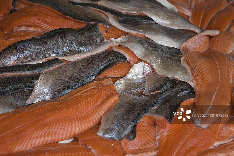 智利湖大区蒙特港鱼市的三文鱼图片素材