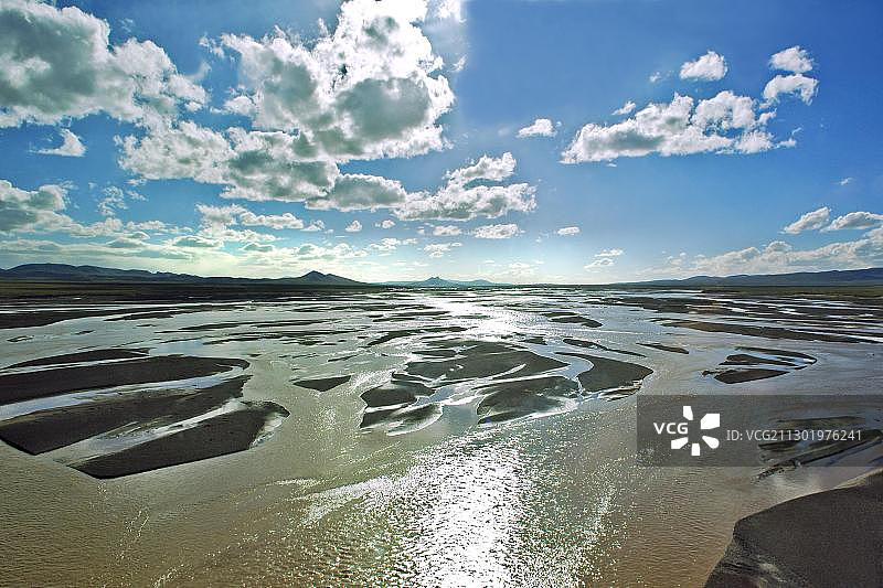 西藏自治区拉萨与上海之间的河流图片素材