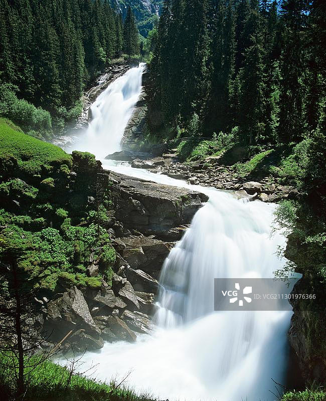 克里姆尔瀑布，奥地利萨尔茨堡州霍厄陶恩国家公园图片素材