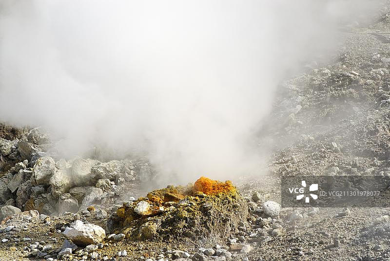 波佐利坎帕尼亚索尔法塔拉火山坑图片素材