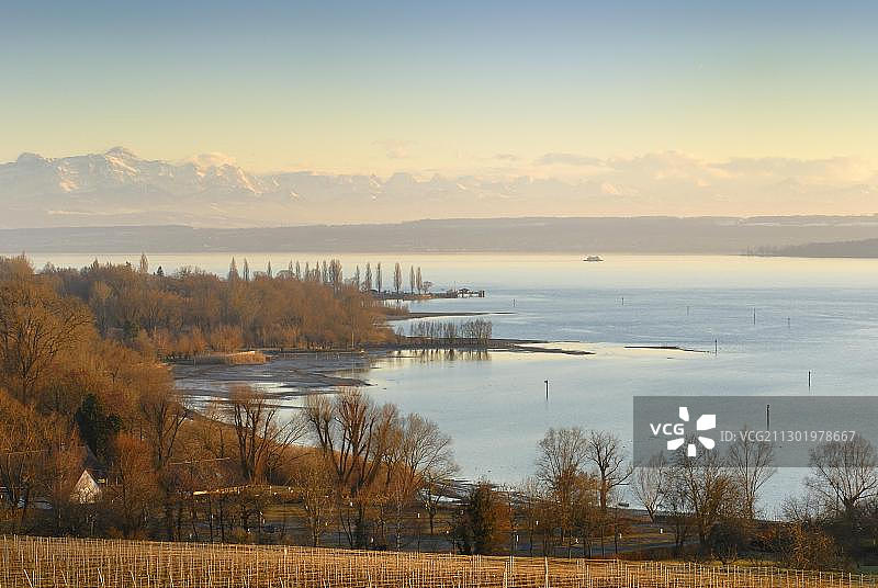 德国巴登-符腾堡州梅尔斯堡附近的博登湖风光图片素材