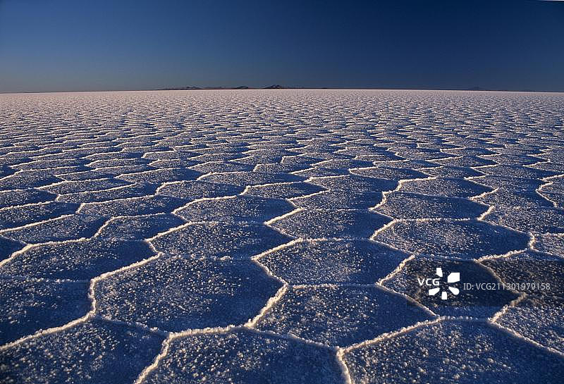 乌尤尼盐沼六边形图案，玻利维亚图片素材