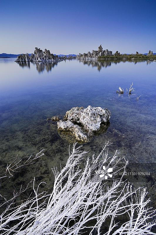 莫诺湖的凝灰岩地貌图片素材