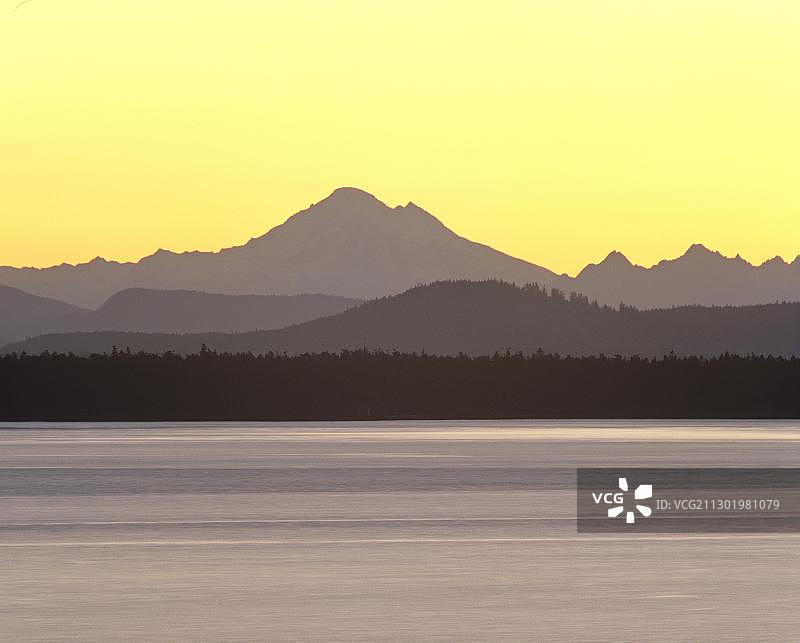 从加拿大不列颠哥伦比亚省温哥华岛看到的贝克山图片素材