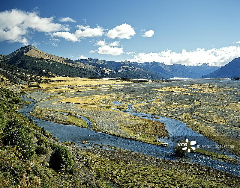 新西兰南岛坎特伯雷平原的拉卡亚河图片素材