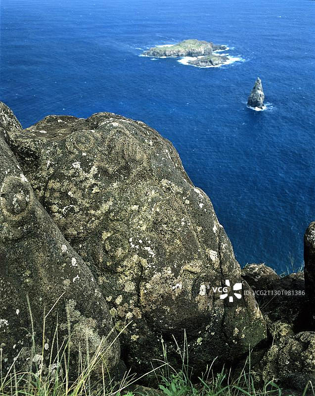 从奥龙戈眺望莫托努伊岛，复活节岛鸟人岩石雕刻图片素材