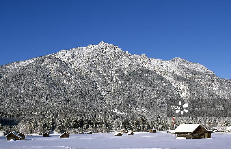 德国巴伐利亚韦登费尔斯地区加米施-帕滕基兴冬季风光图片素材