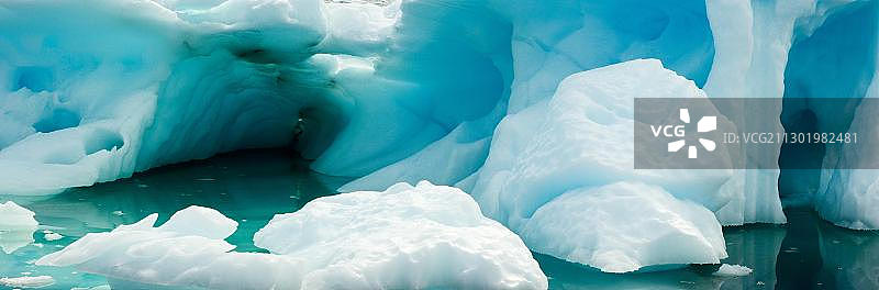 格陵兰岛南部纳萨尔苏瓦克附近冰山全景细节图片素材