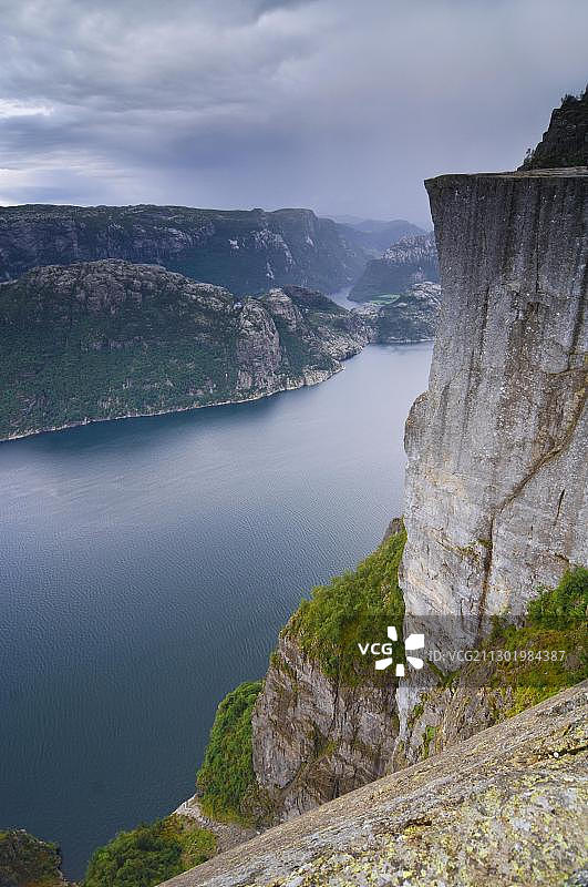 吕瑟峡湾，挪威罗加兰郡的圣坛岩，斯堪的纳维亚，欧洲图片素材