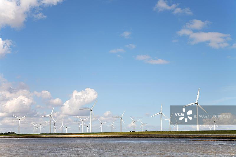 德国下萨克森州埃姆登风力发电园图片素材