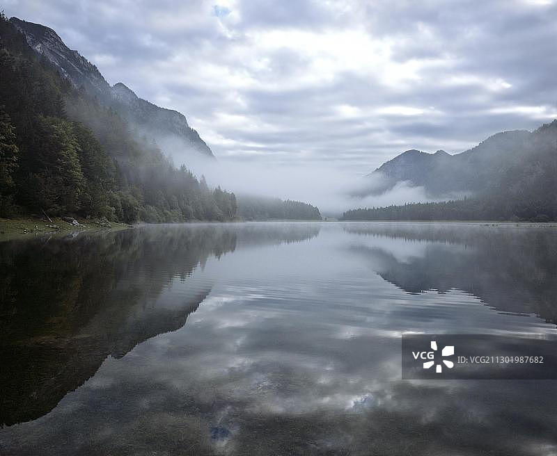 鲁波尔丁附近米特湖，基姆高，上巴伐利亚，德国，欧洲图片素材