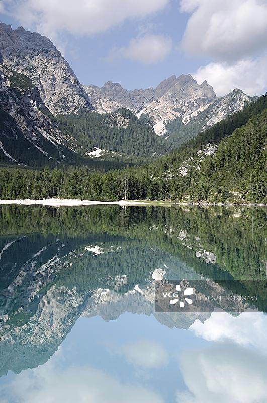 欧洲意大利南蒂罗尔普斯特山谷布莱埃斯湖图片素材