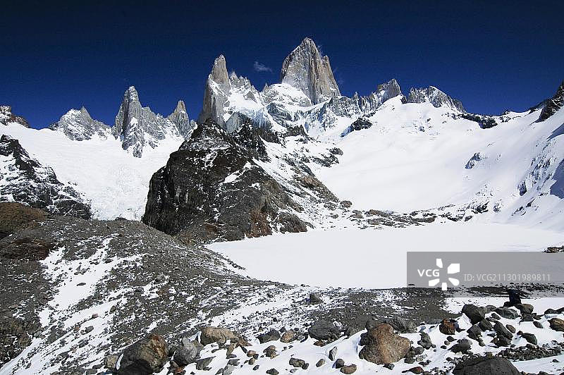 阿根廷巴塔哥尼亚冰川国家公园的菲茨罗伊峰图片素材