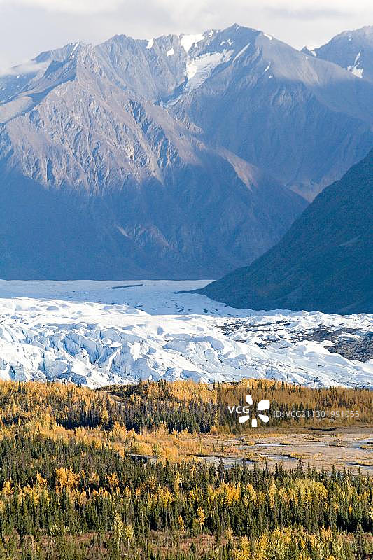 阿拉斯加楚加奇山脉马塔努斯卡冰川秋色图片素材