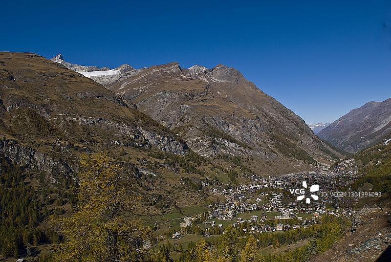 从里弗尔阿尔卑斯看到的采尔马特和魏斯峰，瑞士，欧洲图片素材