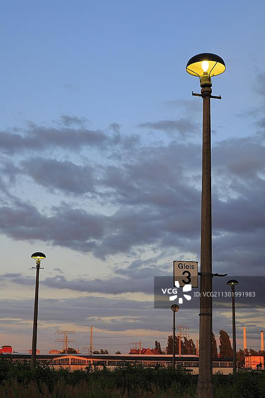 德国柏林奥斯特克罗伊茨车站的灯具图片素材