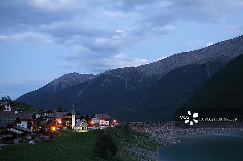 施纳尔斯山谷的韦尔纳格水坝湖，意大利图片素材