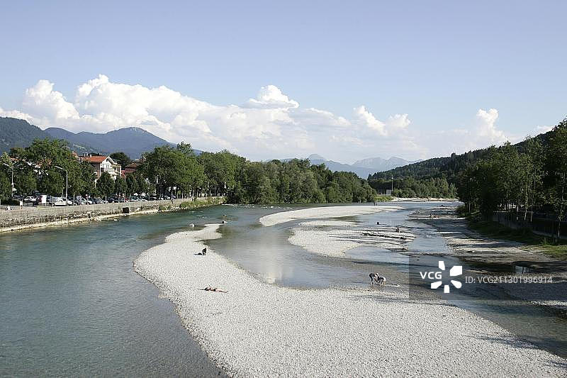 德国上巴伐利亚州巴特特尔茨的伊萨尔河图片素材