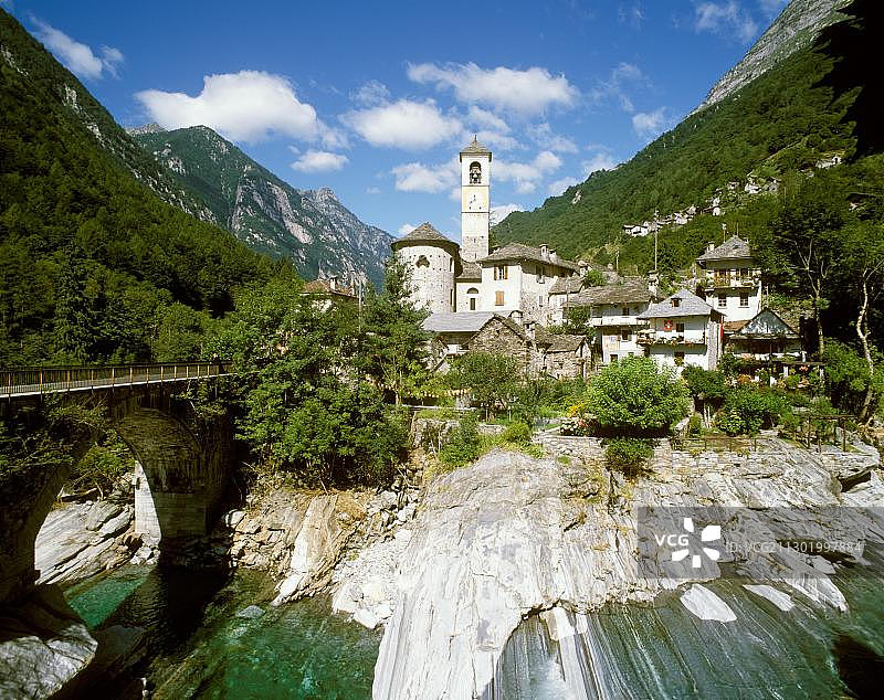 瑞士提契诺州韦尔扎斯卡河谷图片素材