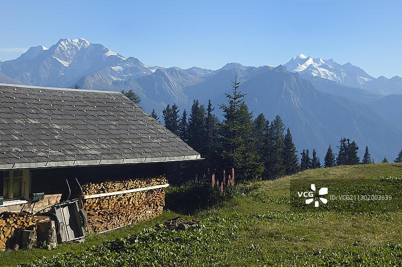 瑞士瓦莱州贝特默阿尔卑的小木屋图片素材