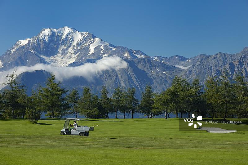 瑞士瓦莱州里德阿尔卑高尔夫球场图片素材