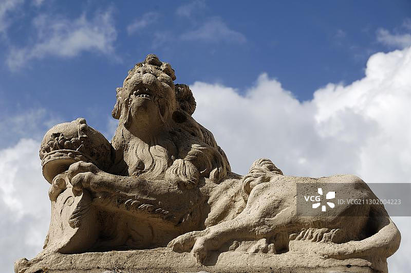 德国吕内堡：不伦瑞克公爵威廉城堡前的狮子雕塑图片素材