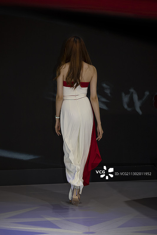 车模迷人T台背影图片素材