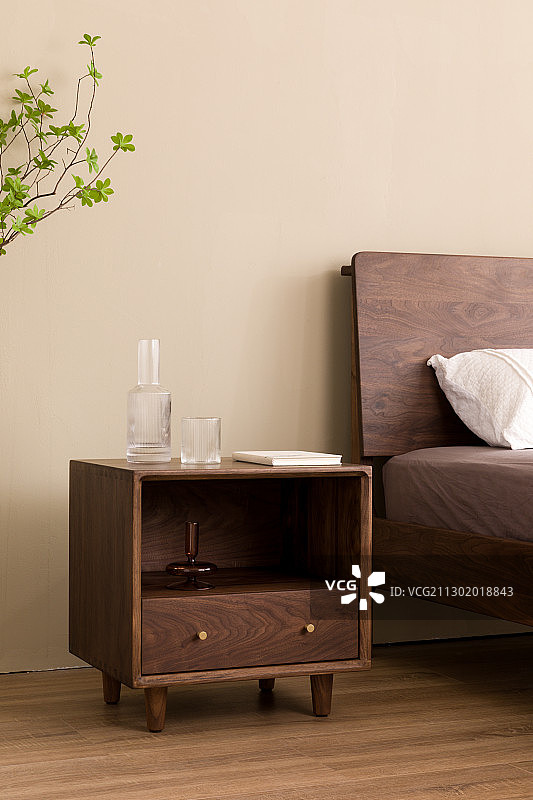 中式禅意家居实木床头柜图片素材