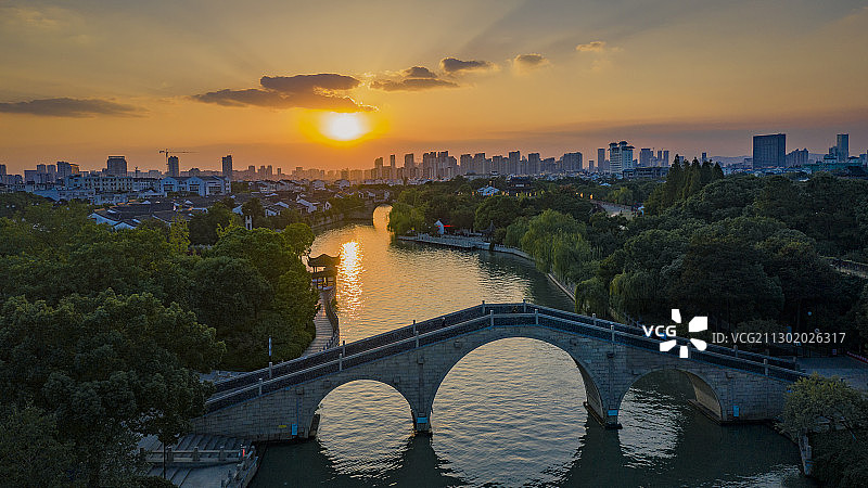 苏州古城护城河日落图片素材