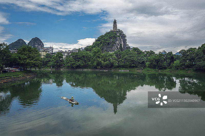 桂林塔山与渔夫图片素材