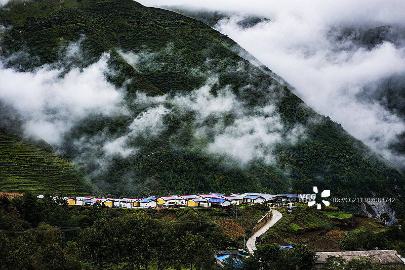 彝寨新村图片素材