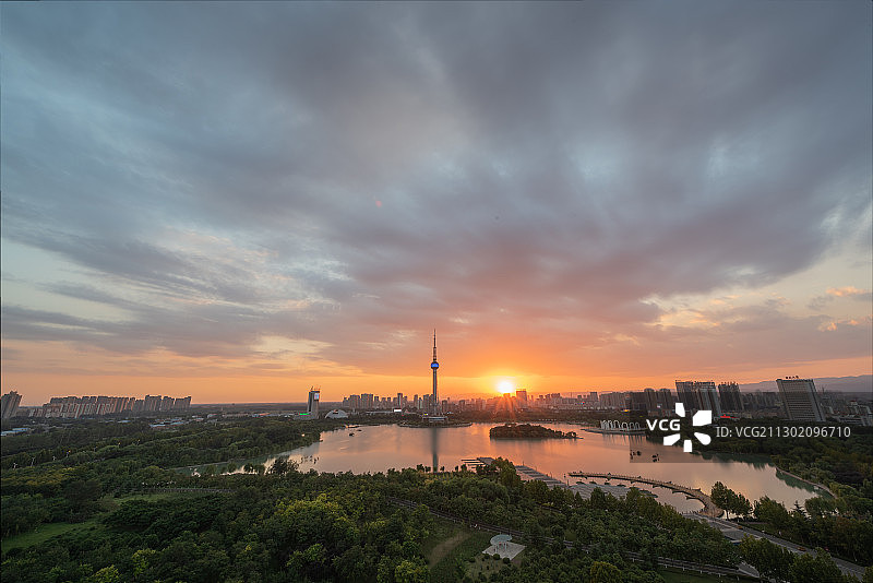 焦作龙源湖辉煌落日图片素材