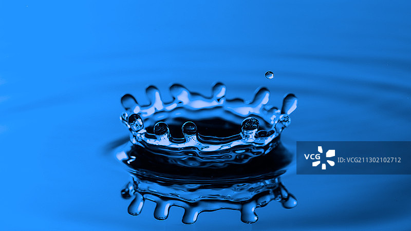 水滴皇冠图片素材