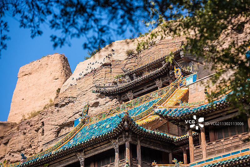 大同云岗石窟千年木楼图片素材