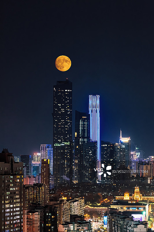 大连裕景中心月升图片素材