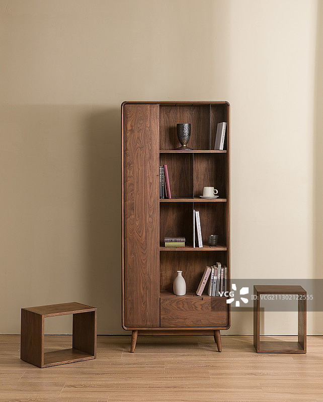 复古实木家居书柜图片素材