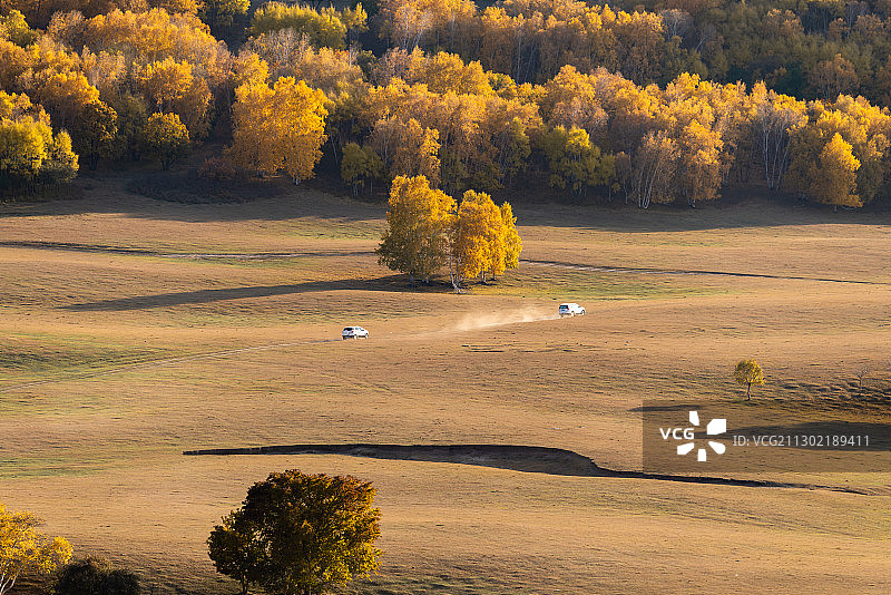 内蒙古乌兰布统东沟秋色，像上帝打翻了调色盘，五彩缤纷。图片素材
