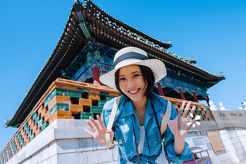 快乐女孩在旅行图片素材