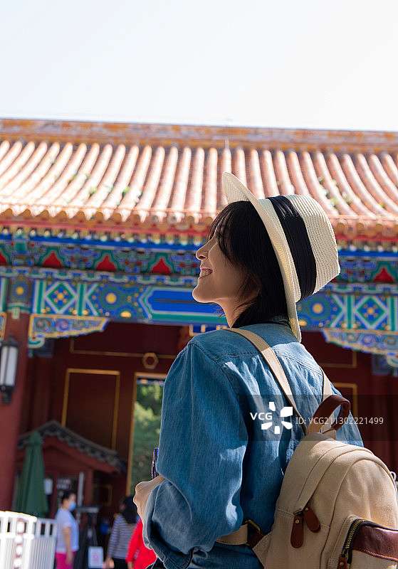 快乐女孩旅行图片素材